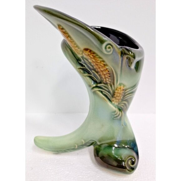 Vintage Hull Pottery USA Pine & Parchment Cornucopia Vase Mid Century Modern - Picture 1 of 8